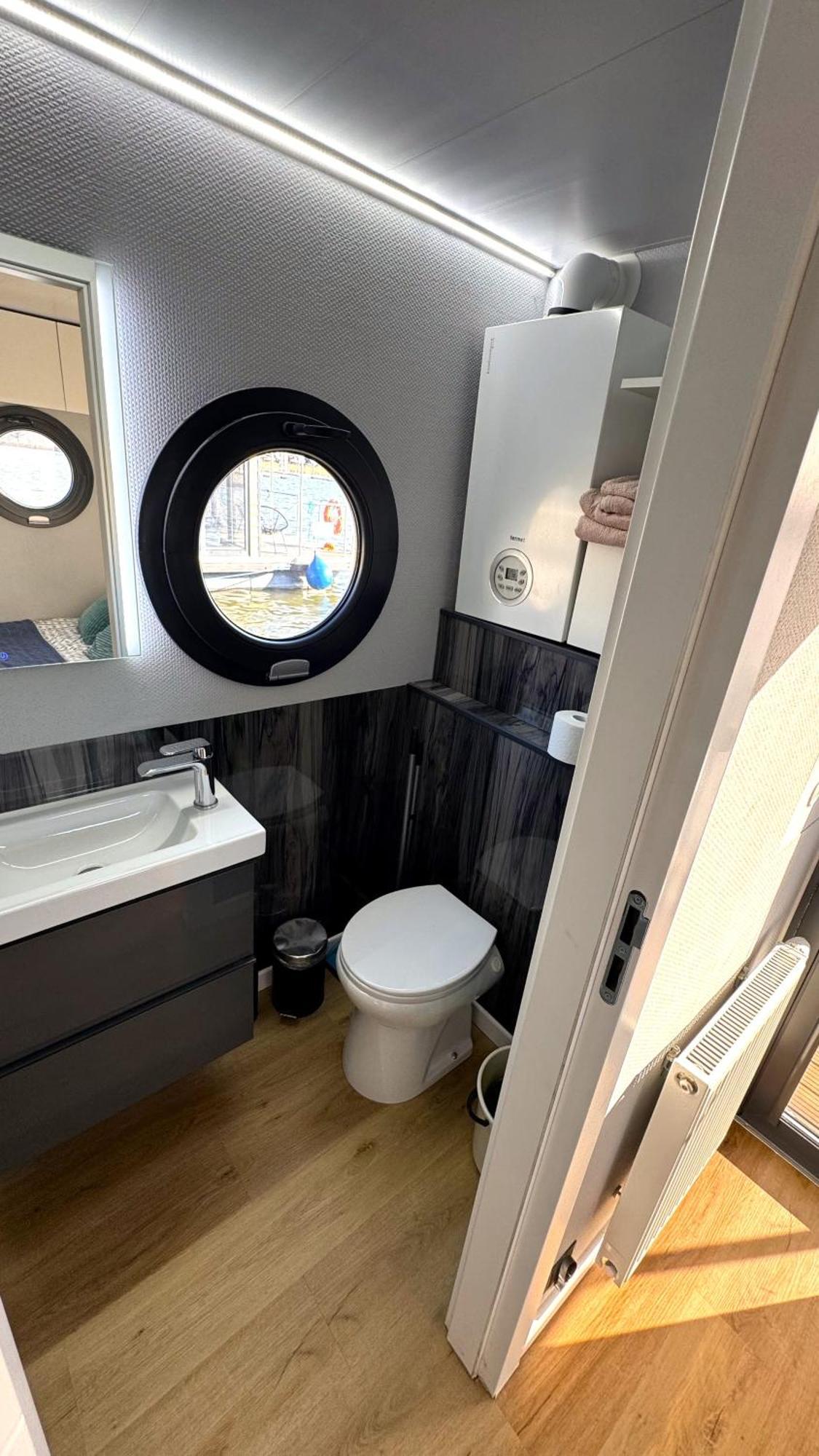 브로츠와프 Houseboat Water Boy Apartament Plywajacy Dom Na Wodzie Lodz 아파트 외부 사진