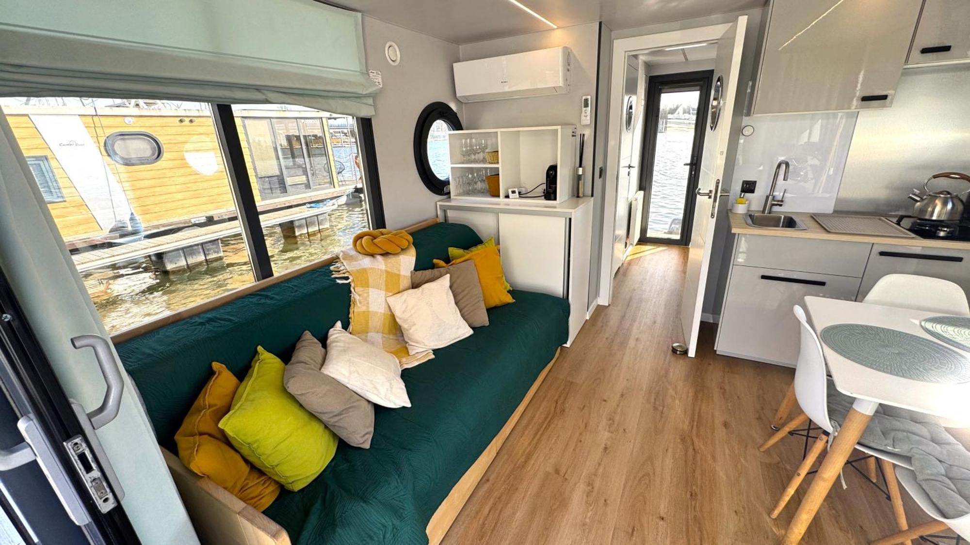 브로츠와프 Houseboat Water Boy Apartament Plywajacy Dom Na Wodzie Lodz 아파트 외부 사진