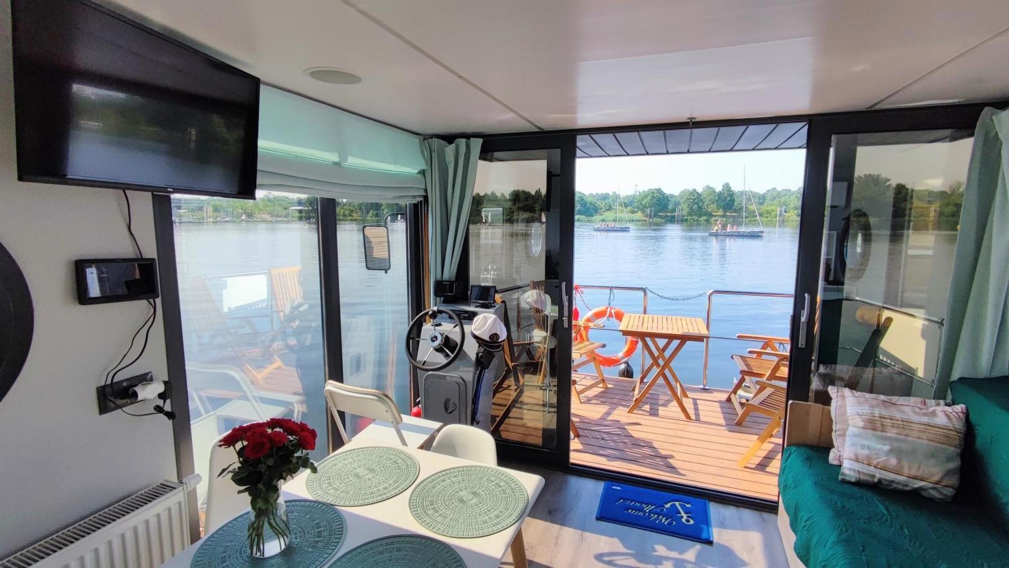 브로츠와프 Houseboat Water Boy Apartament Plywajacy Dom Na Wodzie Lodz 아파트 외부 사진
