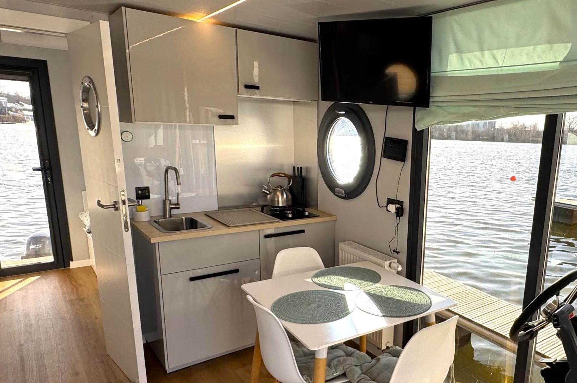 브로츠와프 Houseboat Water Boy Apartament Plywajacy Dom Na Wodzie Lodz 아파트 외부 사진